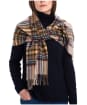 Women’s Barbour Lonnen Check Scarf - Natural / Grey