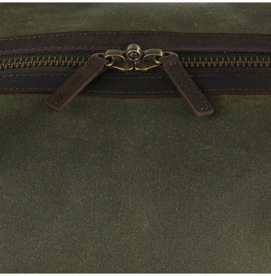 Barbour archive waxed cotton deals travel explorer bag